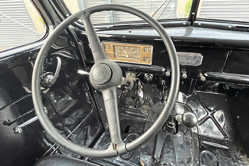 17. Stark but functional cab – with a large steering wheel._amd