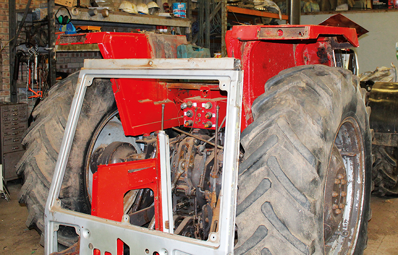 Massey Ferguson 698