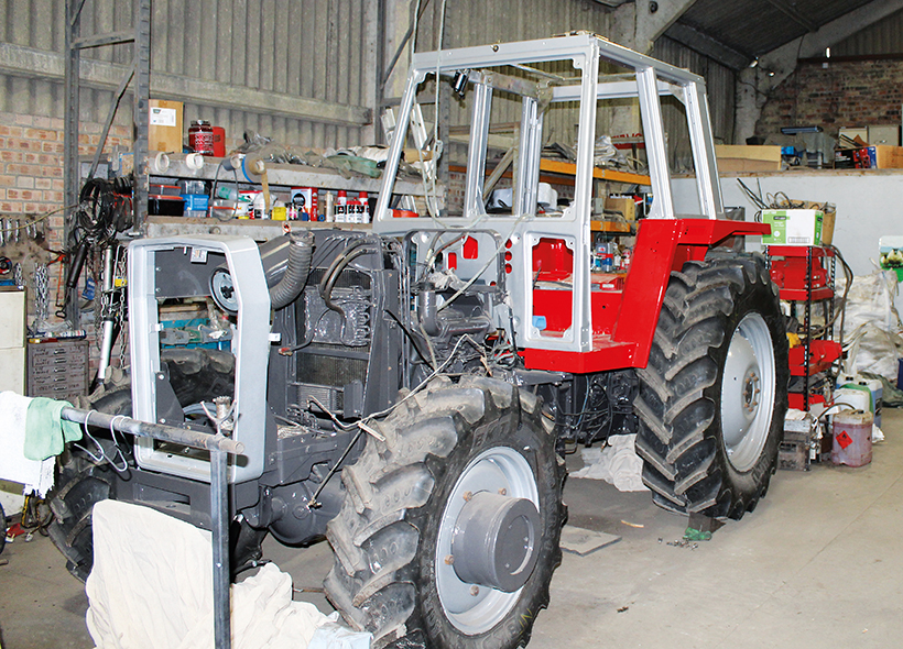 Massey Ferguson 698