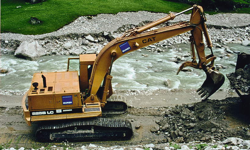 Il modello 225 è stato il primo escavatore Caterpillar 6.-Cat-225B-LC_amd