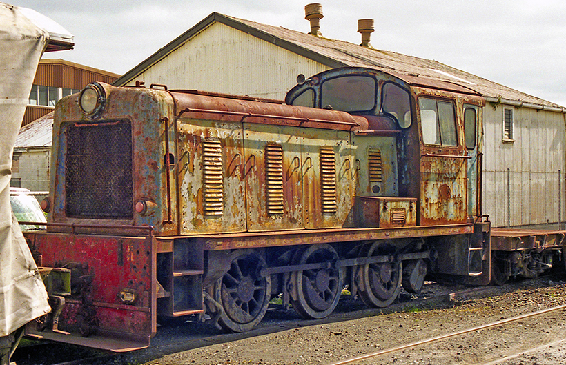 A pair of 0-6-0DM Bagnball locomotives